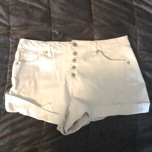 “Almost Famous” super high rise white shorts